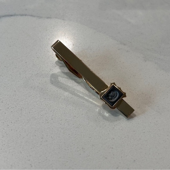 Vintage Gold Plated Tie Clip with Onyx Intaglio - Picture 2 of 10